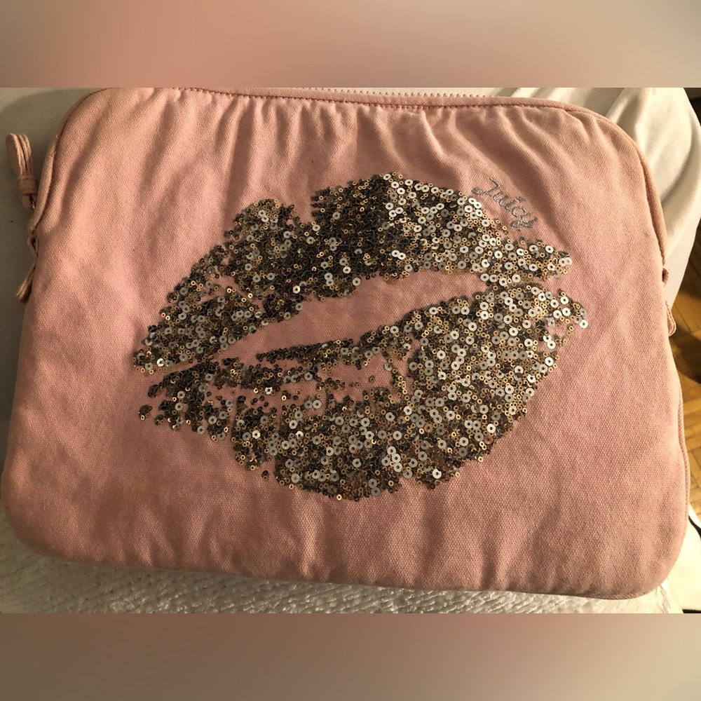 Juicy Couture lips laptop case